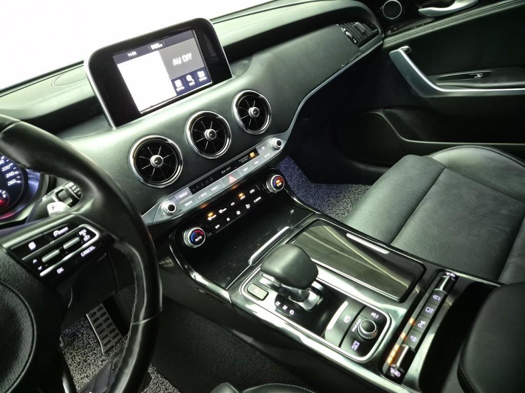 KIA Stinger - Vista 10