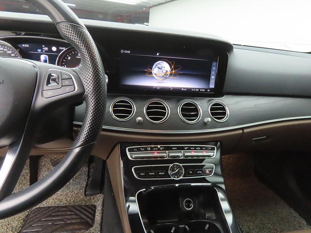 Mercedes Benz E class - Vista 10