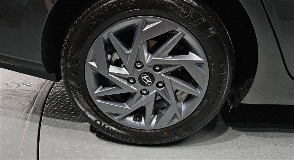 HYUNDAI Avante - Vista 5