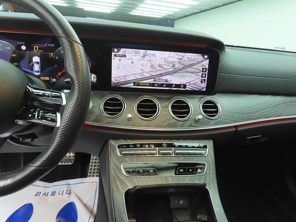 Mercedes Benz E class - Vista 10