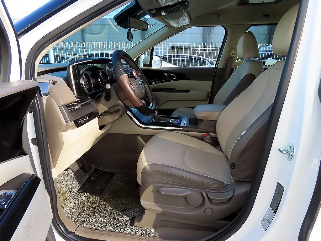 KIA Carnival - Vista 5