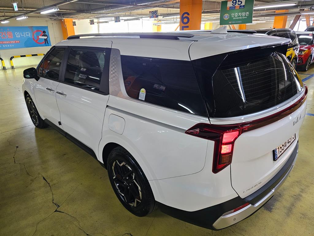 KIA Carnival - Vista 4