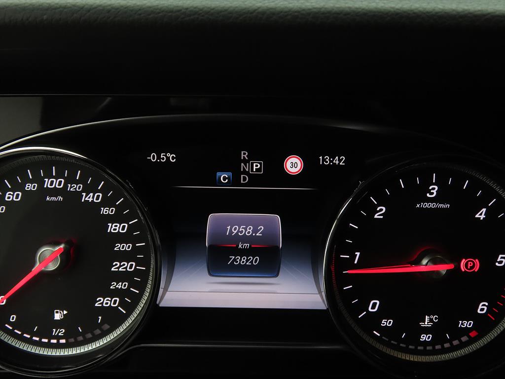 Mercedes Benz E class - Vista 9