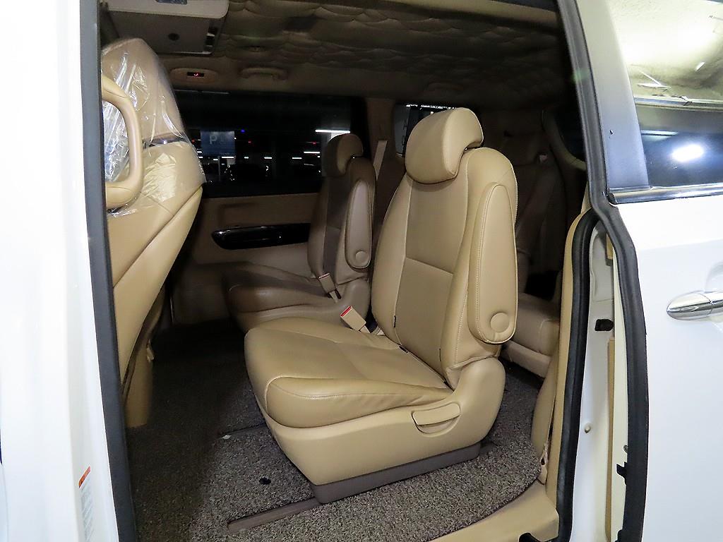 KIA Carnival - Vista 7