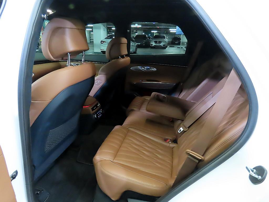 Genesis GV70 - Vista 7