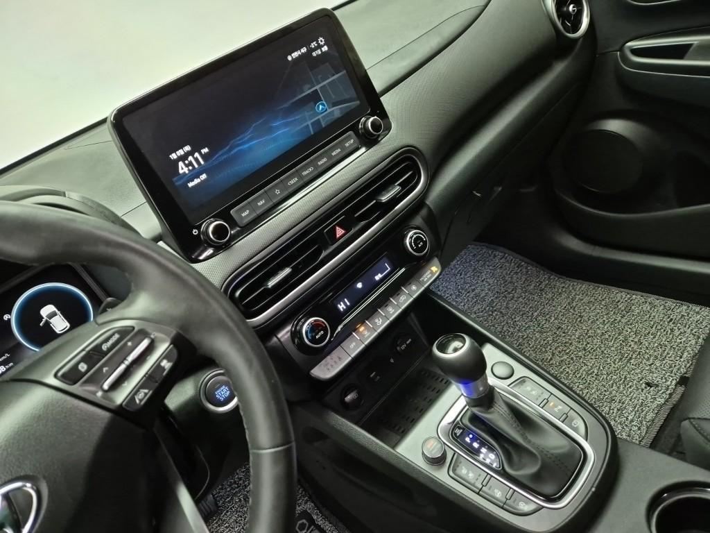 HYUNDAI Kona - Vista 10