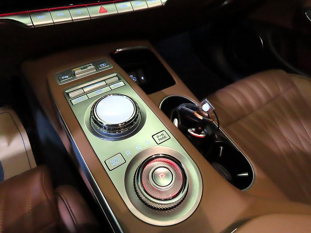 Genesis GV70 - Vista 12