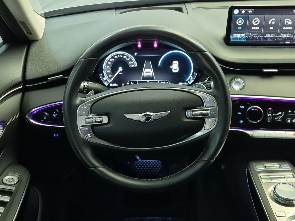 Genesis GV70 - Vista 9