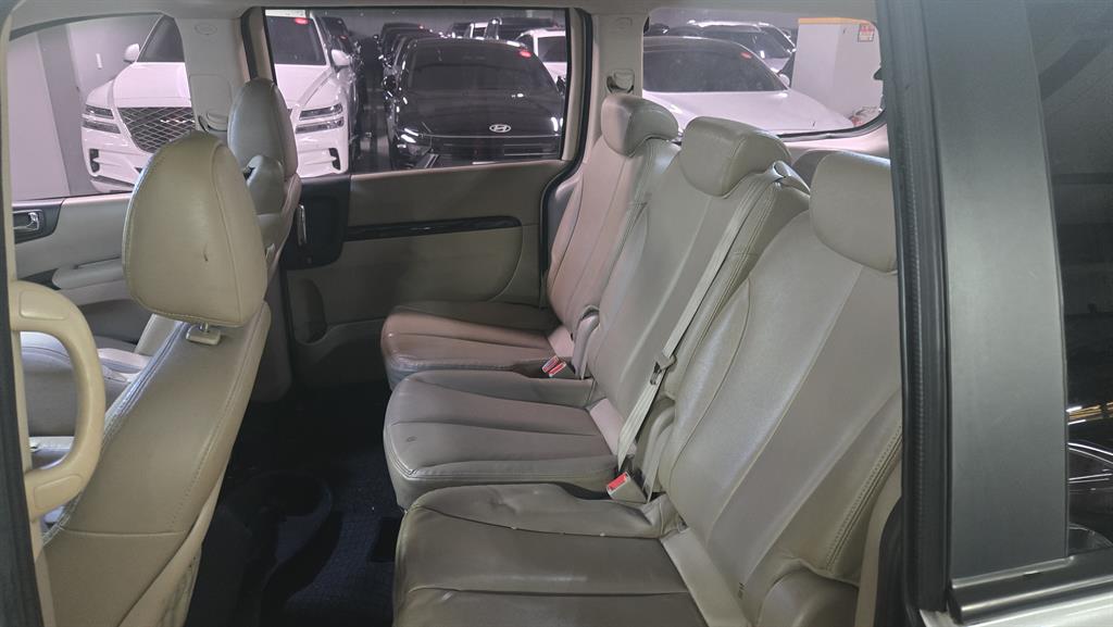 KIA Carnival - Vista 6