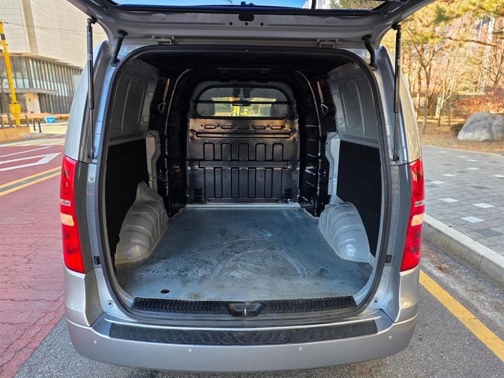 HYUNDAI Starex - Vista 9