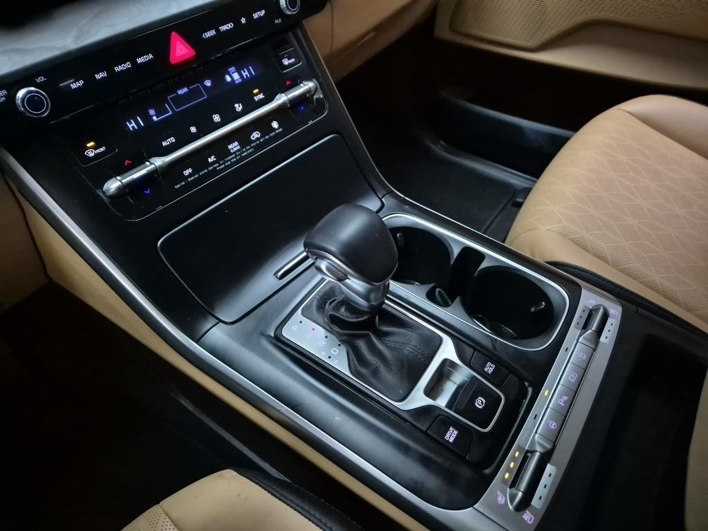 KIA Carnival - Vista 8