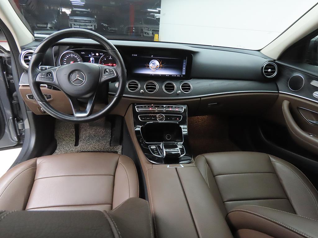 Mercedes Benz E class - Vista 7