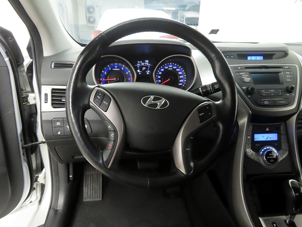HYUNDAI Avante - Vista 7