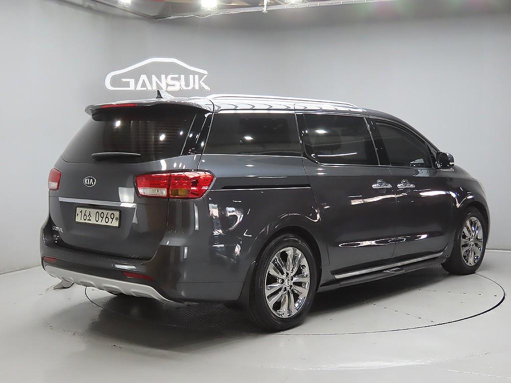KIA Carnival - Vista 7