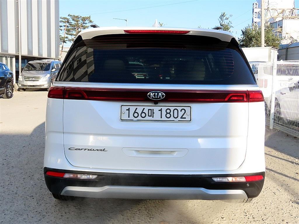 KIA Carnival - Vista 4