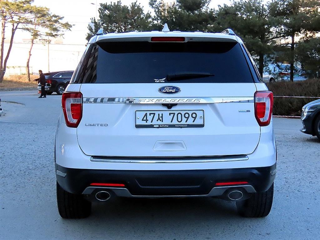 Ford Explorer - Vista 4