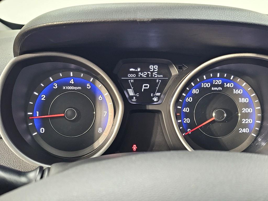 HYUNDAI Avante - Vista 7