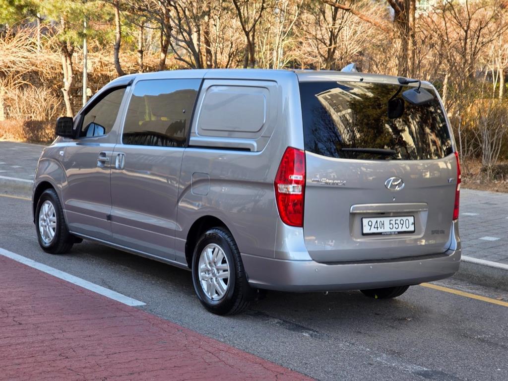 HYUNDAI Starex - Vista 5