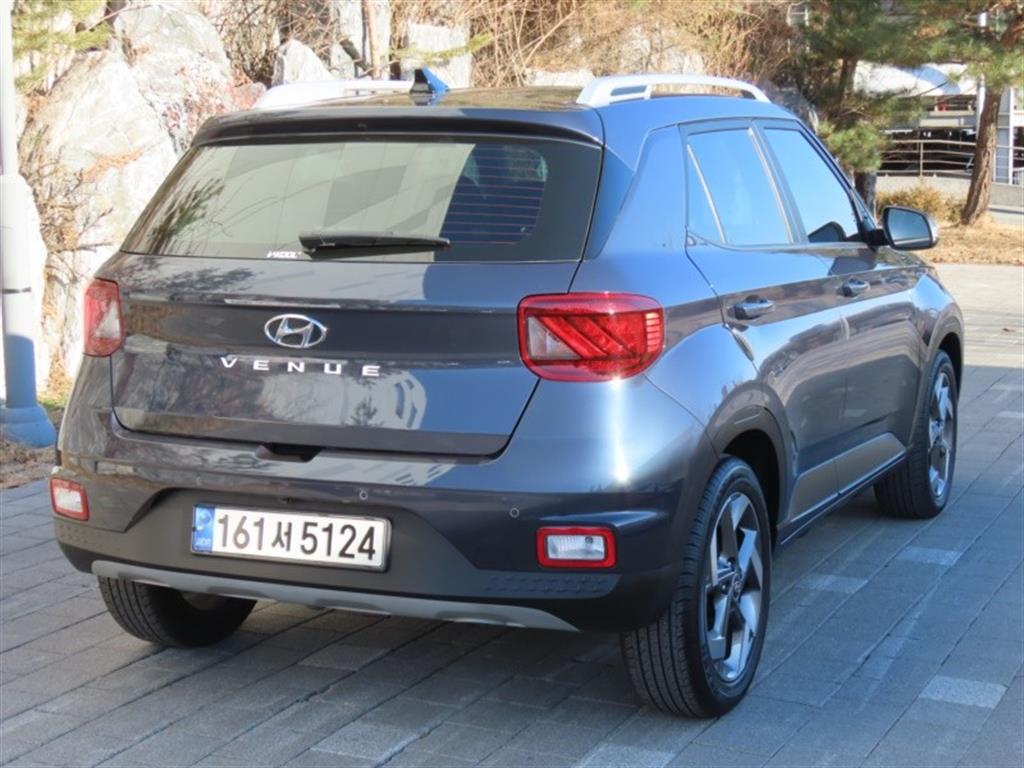 HYUNDAI Venue - Vista 5