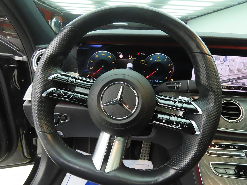 Mercedes Benz E class - Vista 8