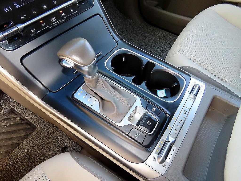 KIA Carnival - Vista 11