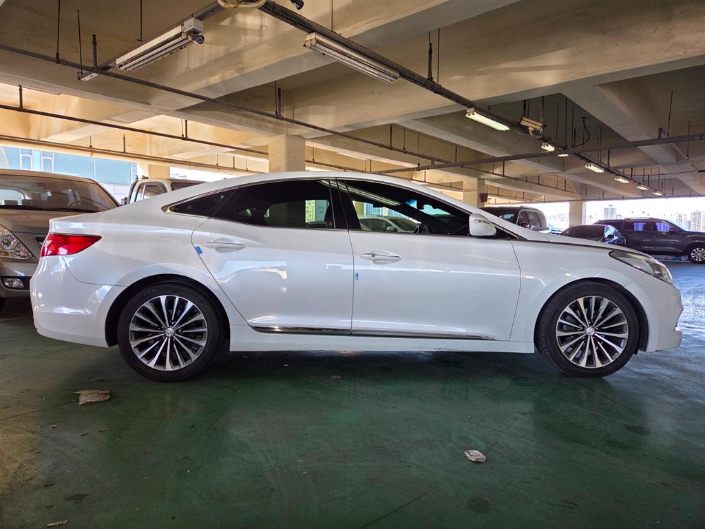 HYUNDAI Grandeur - Vista 5