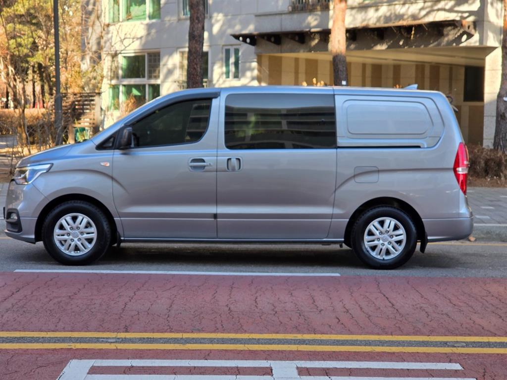 HYUNDAI Starex - Vista 7