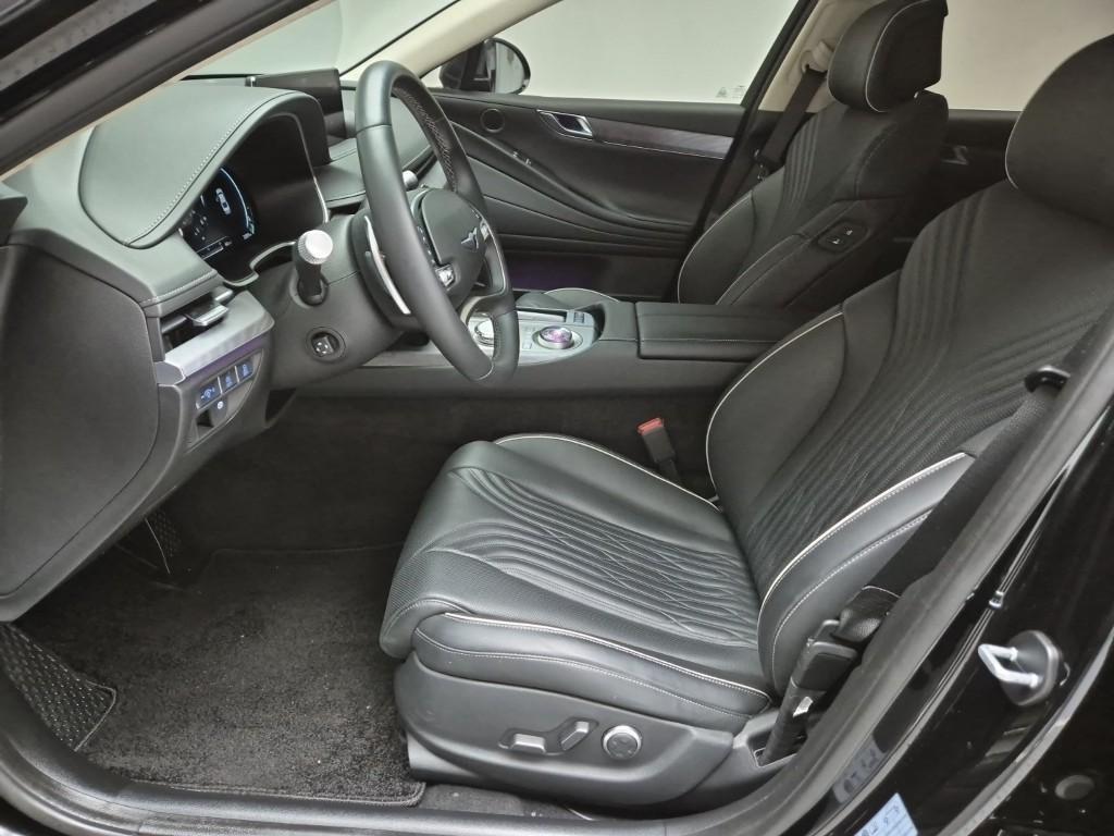 Genesis G80 - Vista 10