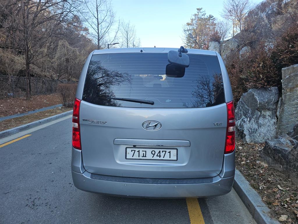 HYUNDAI Starex - Vista 3