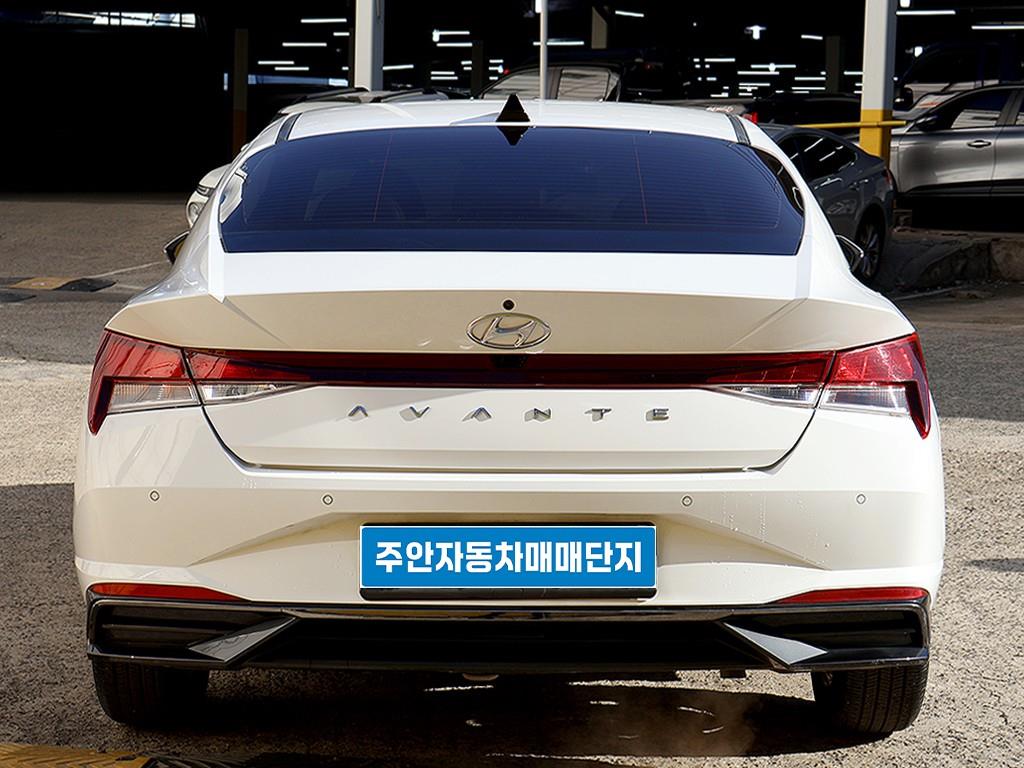 HYUNDAI Avante - Vista 5