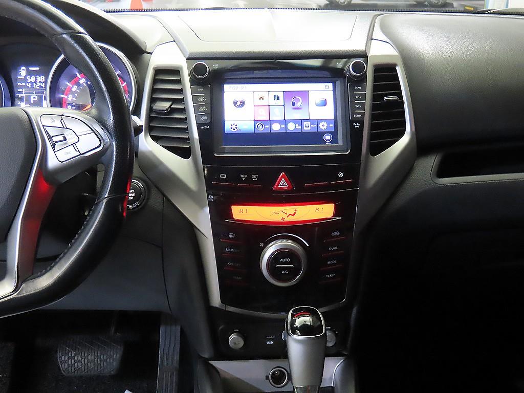 Ssangyong Tivoli - Vista 11