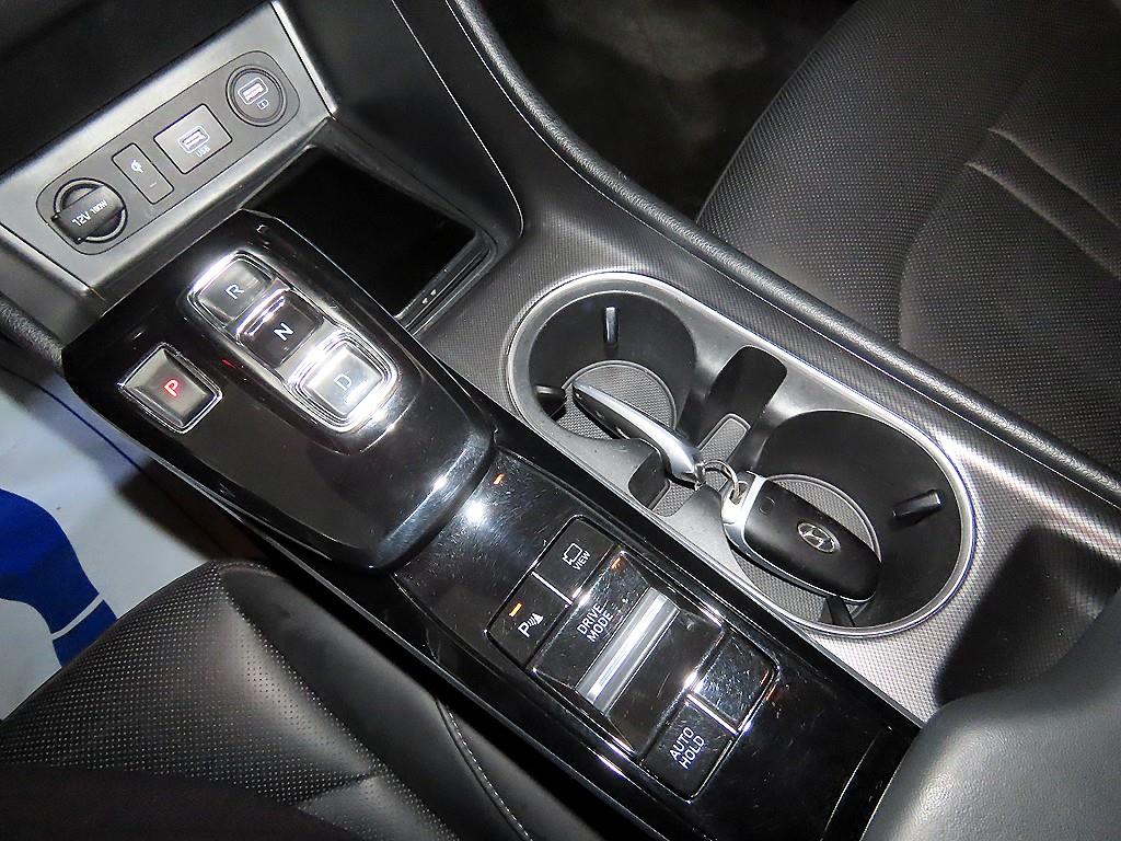 HYUNDAI Sonata - Vista 12