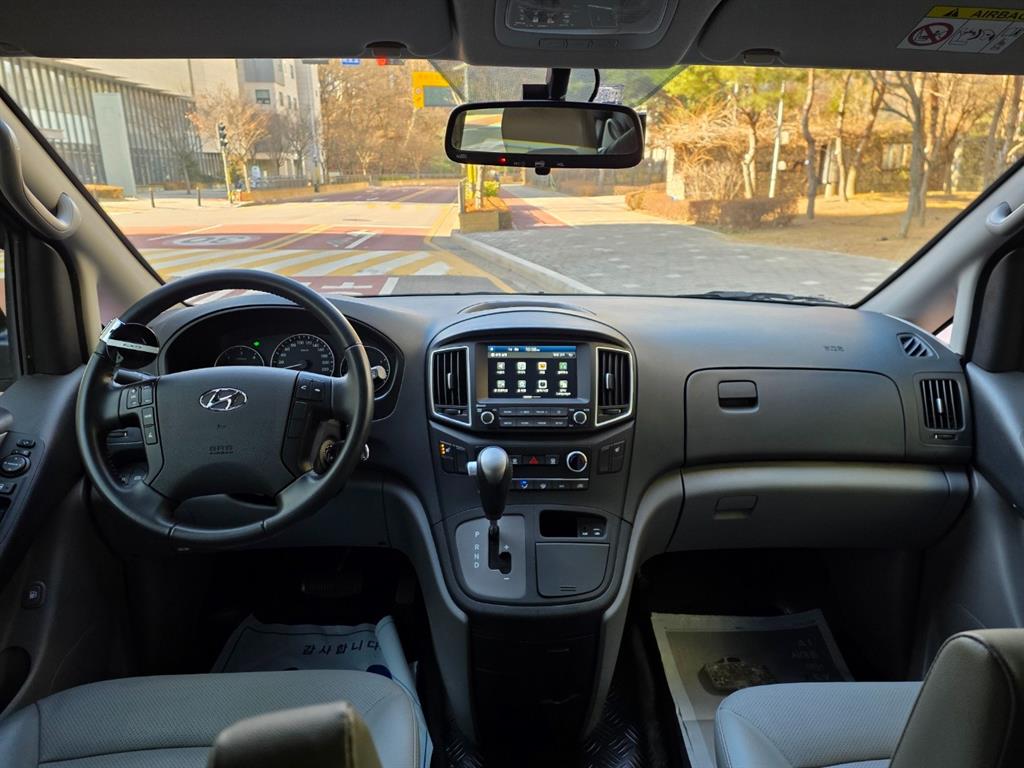 HYUNDAI Starex - Vista 12