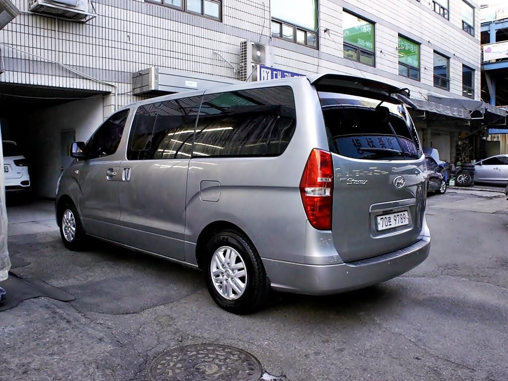 HYUNDAI Starex - Vista 7