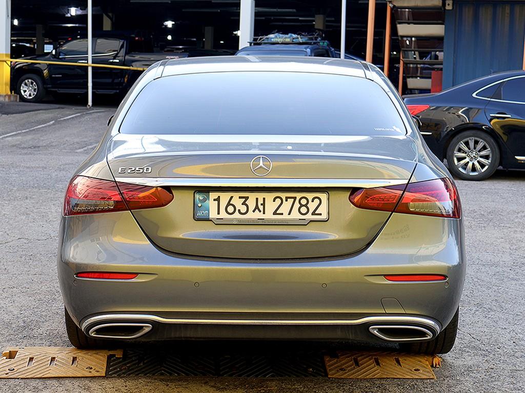 Mercedes Benz E class - Vista 5