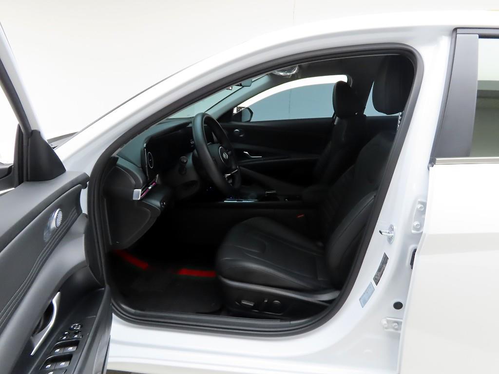 HYUNDAI Avante - Vista 12