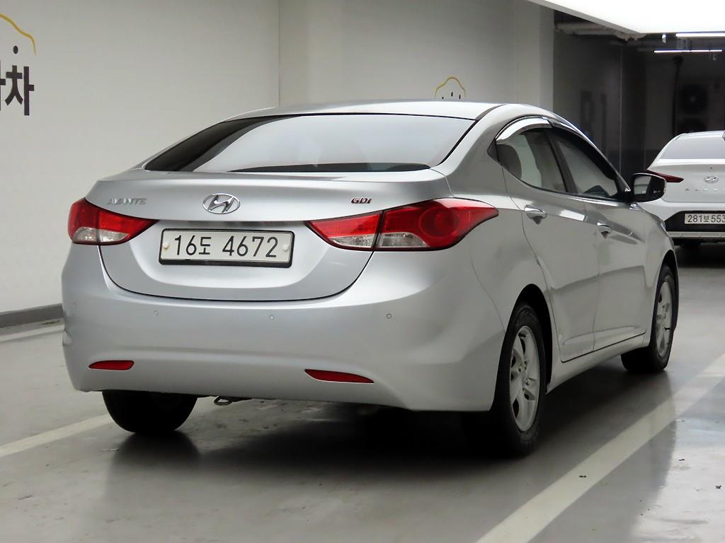 HYUNDAI Avante - Vista 4