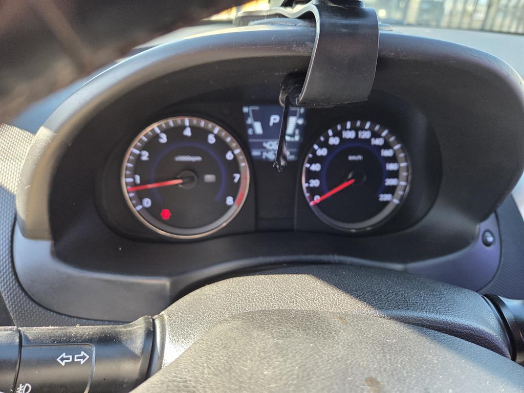 HYUNDAI Accent - Vista 10