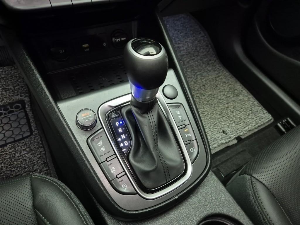 HYUNDAI Kona - Vista 8