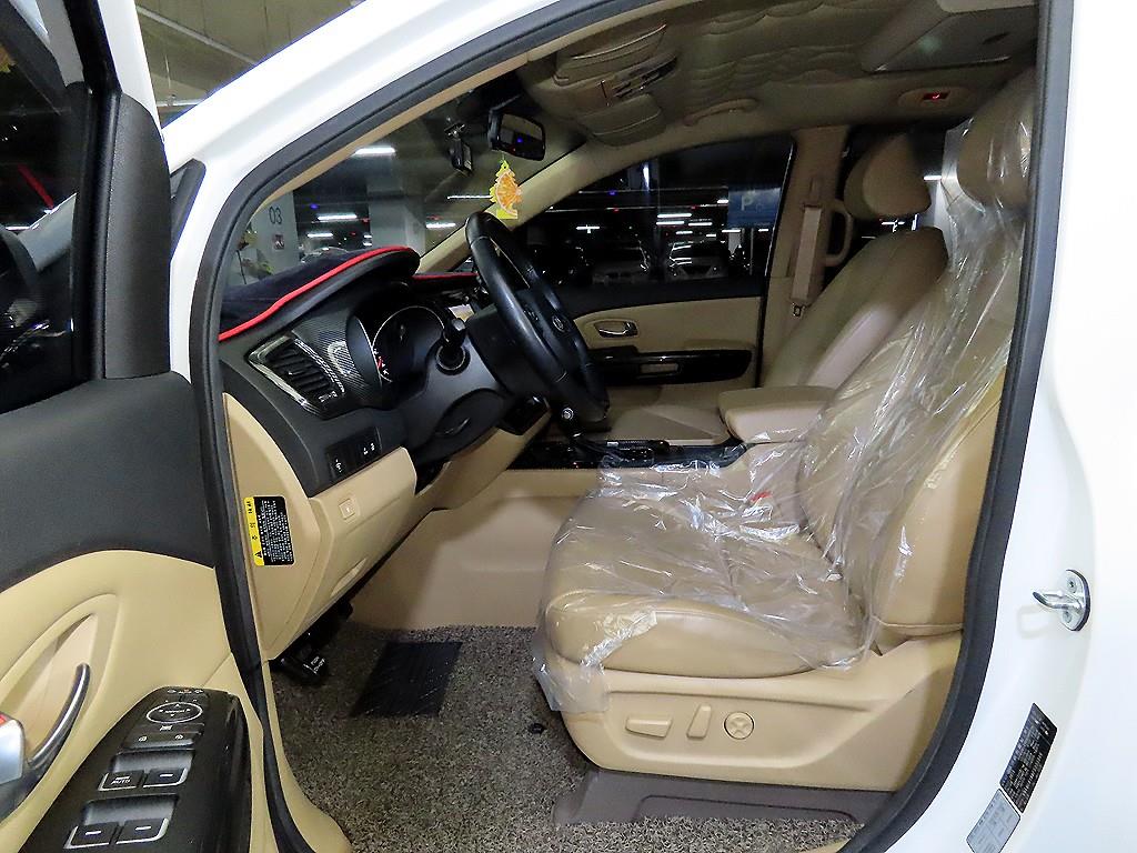 KIA Carnival - Vista 6