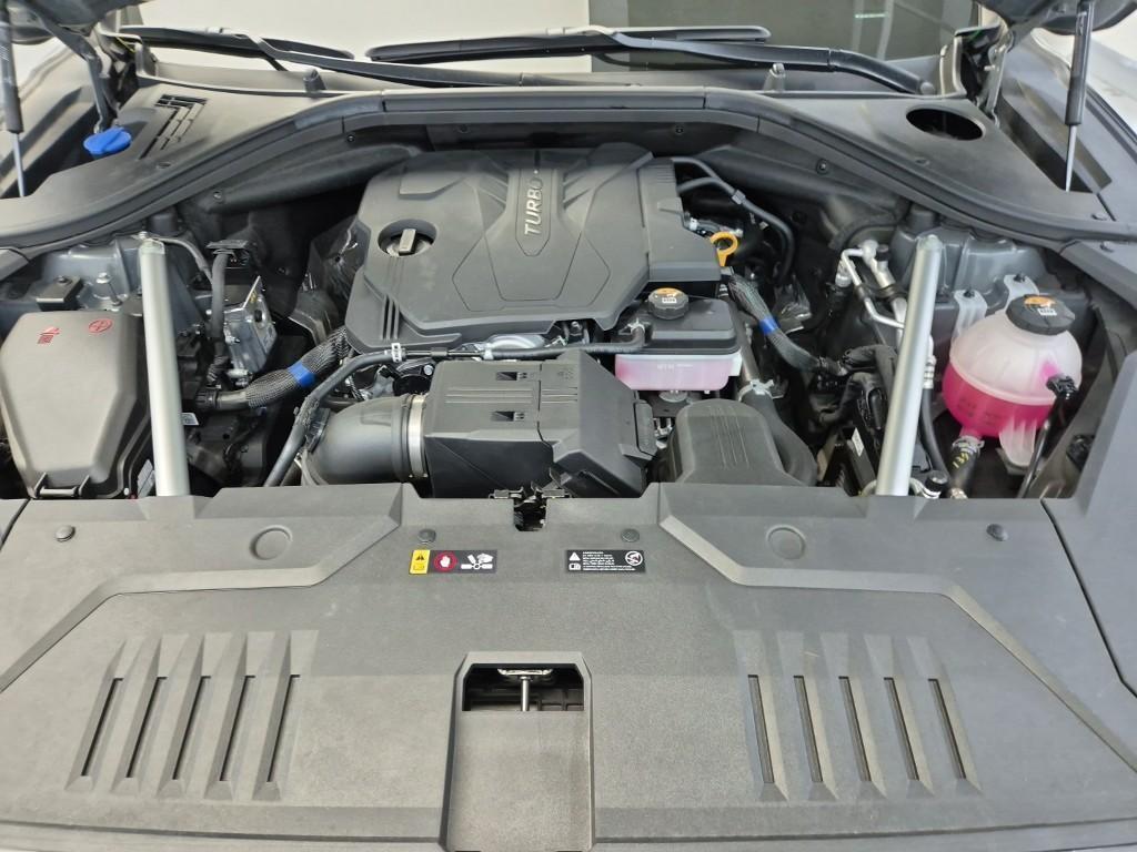 Genesis GV70 - Vista 5