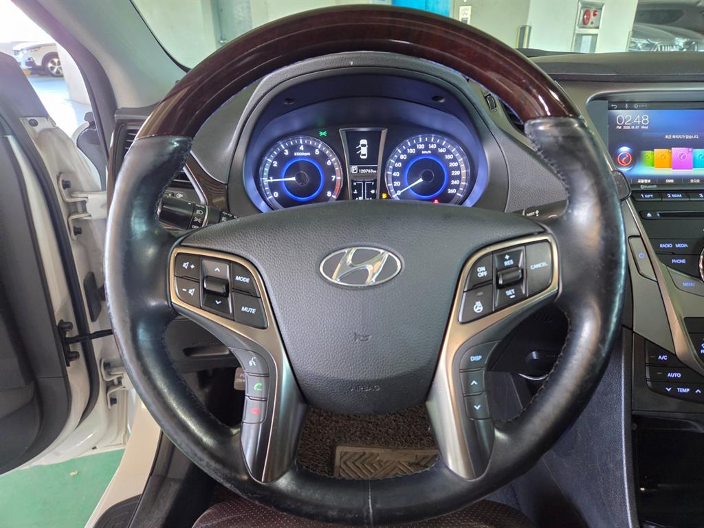 HYUNDAI Grandeur - Vista 9