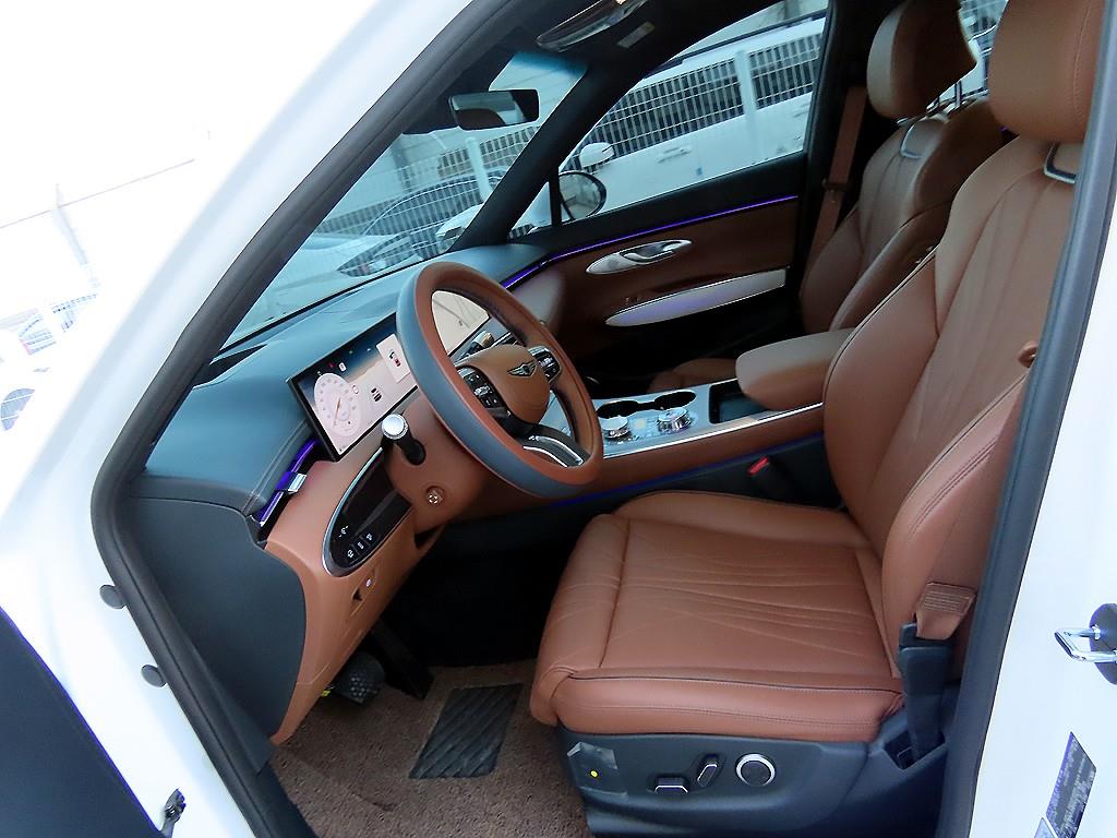 Genesis GV70 - Vista 5