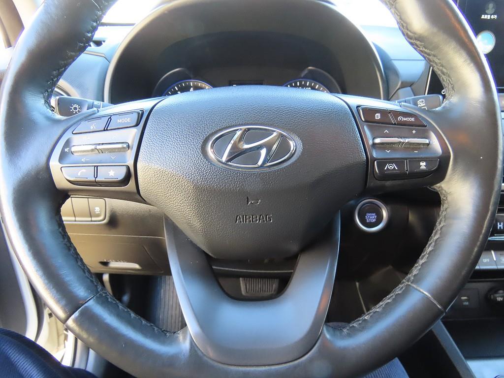 HYUNDAI Kona - Vista 10