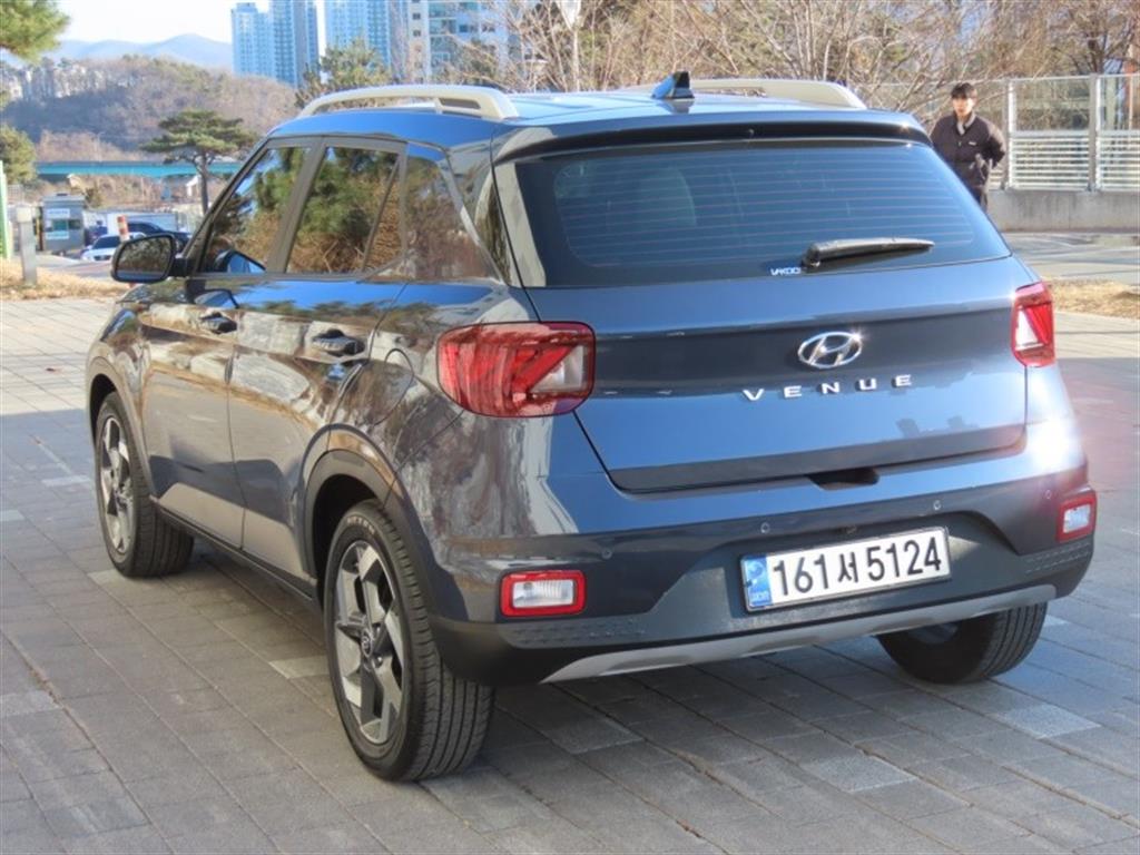 HYUNDAI Venue - Vista 7