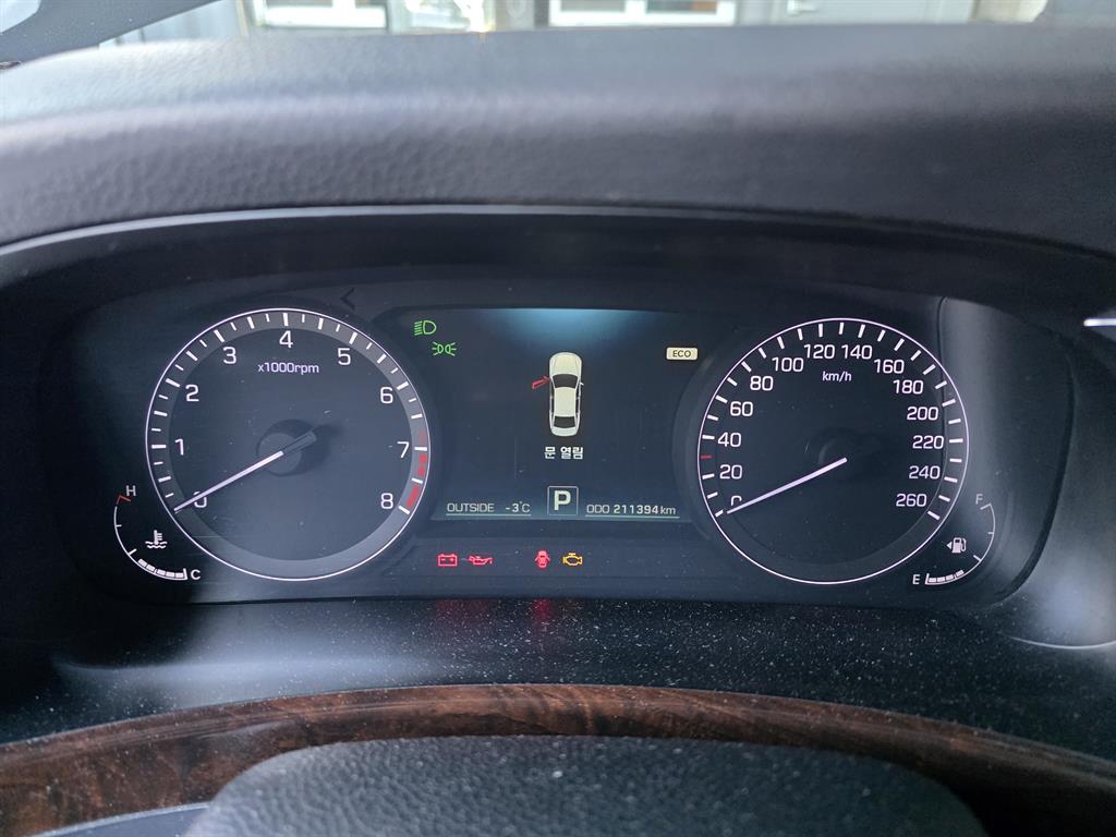 HYUNDAI Equus - Vista 8