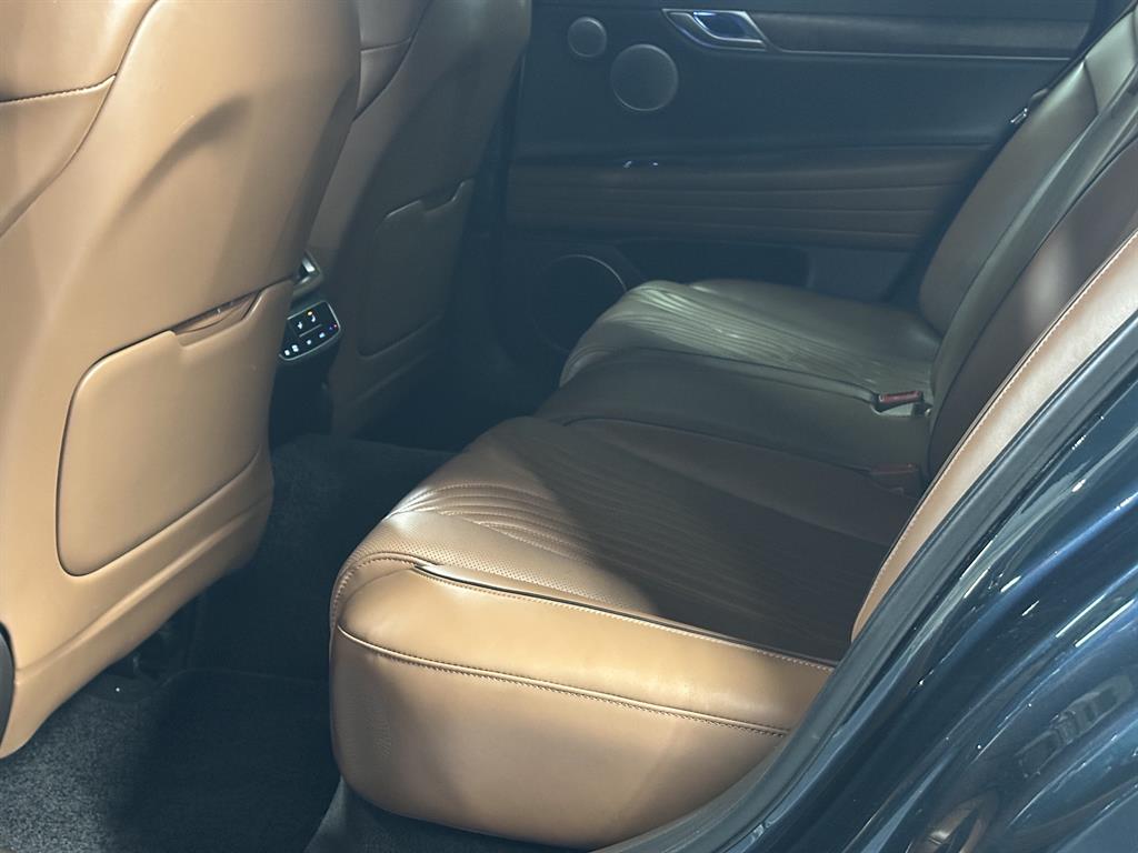 Genesis G80 - Vista 9