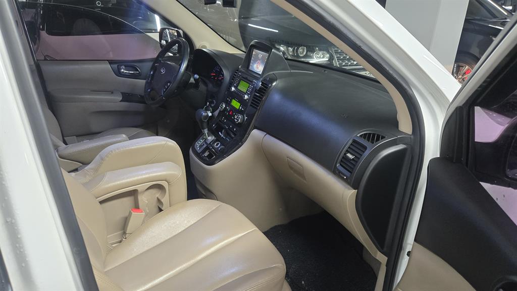 KIA Carnival - Vista 5