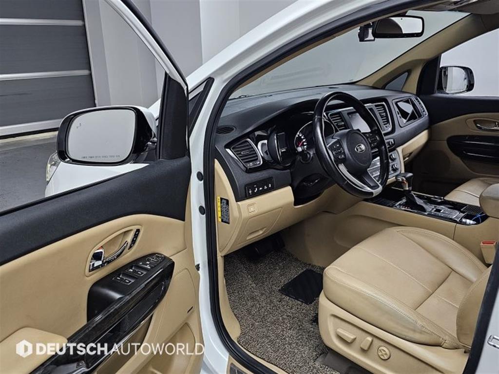 KIA Carnival - Vista 11