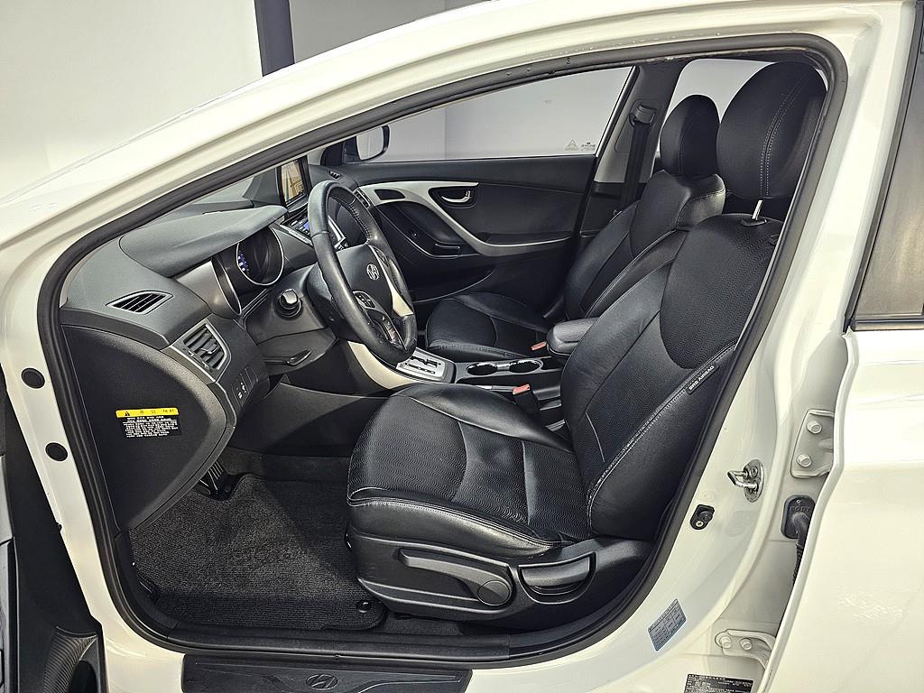 HYUNDAI Avante - Vista 8